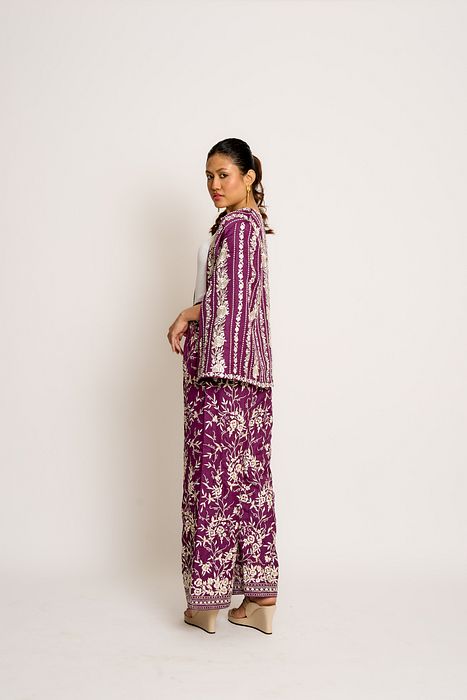 A model showcasing Lollipop Purple Giro Cape by Ashtar from Ashtar's collection