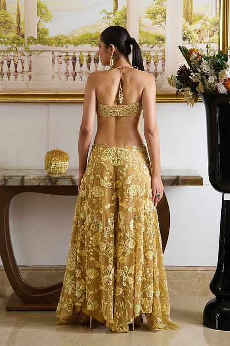 A model showcasing Perla Coord Set by Moledro from Moledro's collection