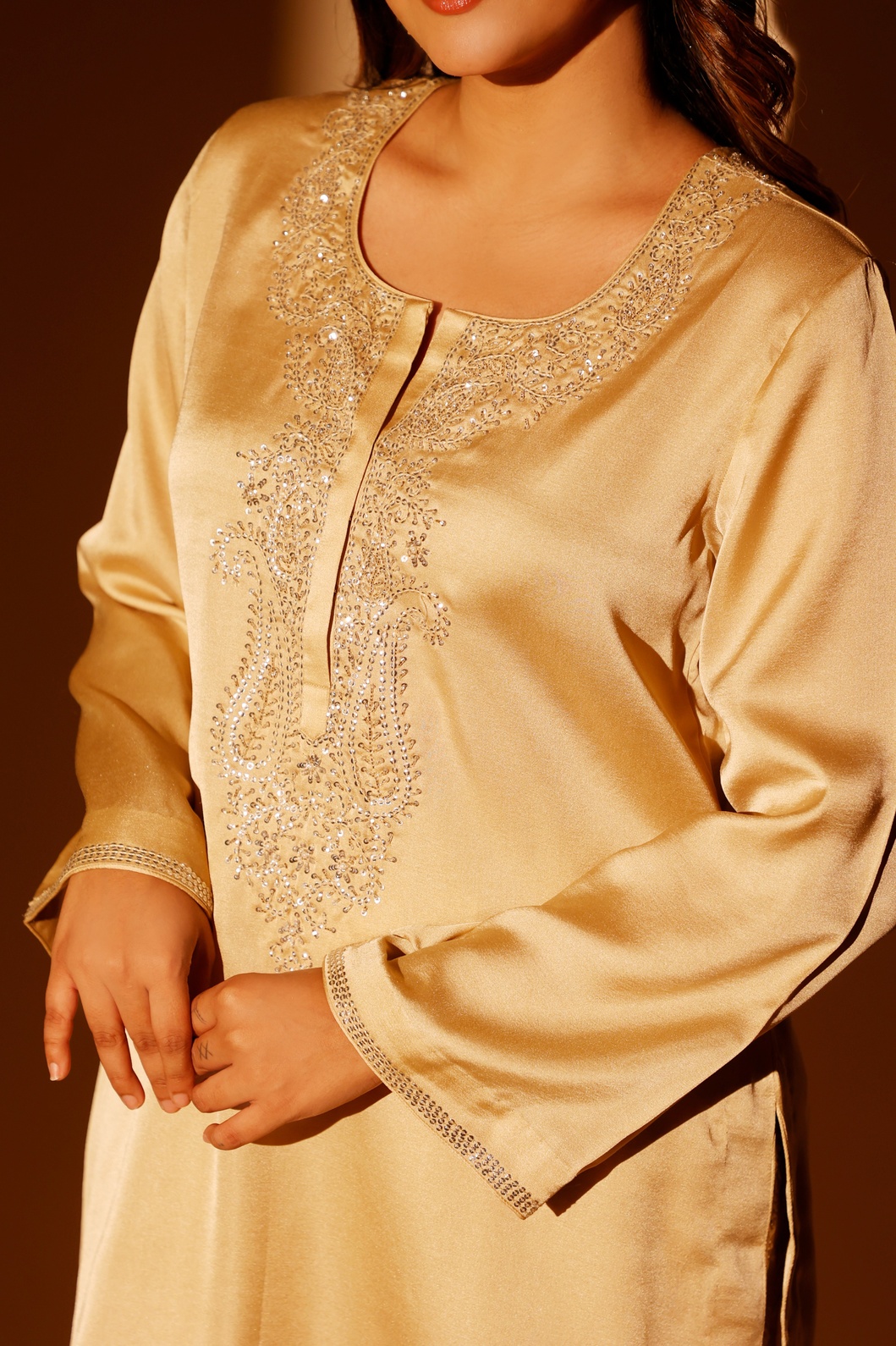 A model showcasing Beige Riva Twin Set by Ashtar from Ashtar's collection