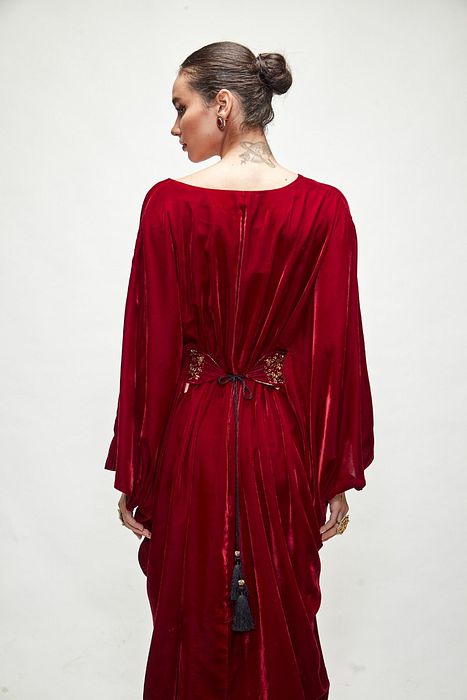 A model showcasing Mahroon Velvet Kaftaan by Ranian from Ranian's collection A model showcasing Mahroon Velvet Kaftaan by Ranian from Ranian's collection