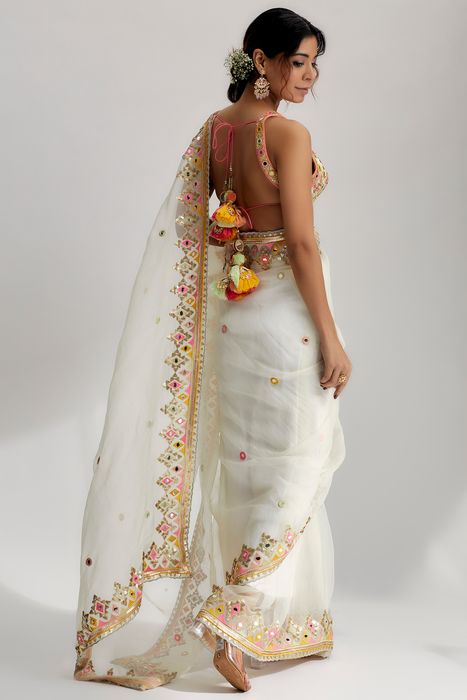 A model showcasing Maahi Saree Set In Ivory by Gopi Vaid from Gopi Vaid's collection