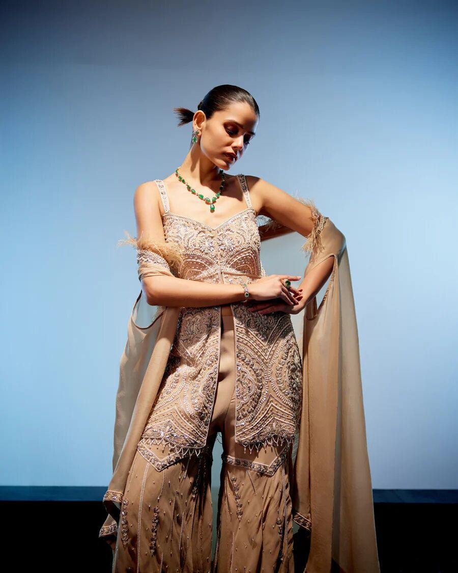 A model showcasing Valerie Sharara Set by Miku Kumar from Miku Kumar's collection