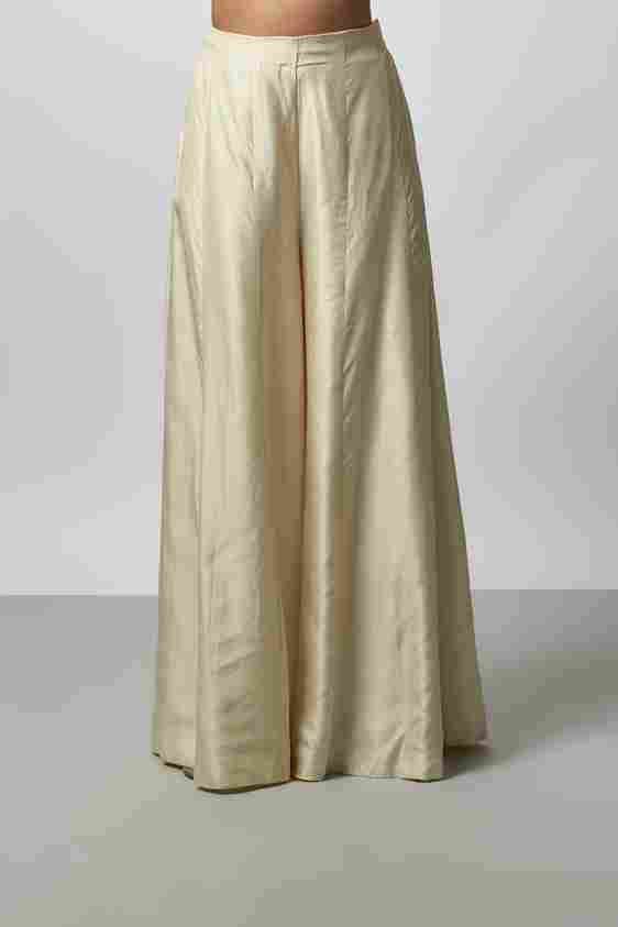 A model showcasing Bhoomija Ag Set by Gopi Vaid from Gopi Vaid's collection