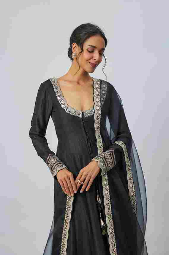 A model showcasing Srivani Ag Set by Gopi Vaid from Gopi Vaid's collection