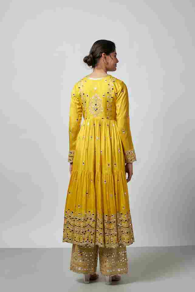 A model showcasing Arundhati Ag Set by Gopi Vaid from Gopi Vaid's collection