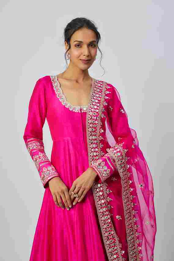 A model showcasing Pink Srivani Ag Set by Gopi Vaid from Gopi Vaid's collection A model showcasing Pink Srivani Ag Set by Gopi Vaid from Gopi Vaid's collection