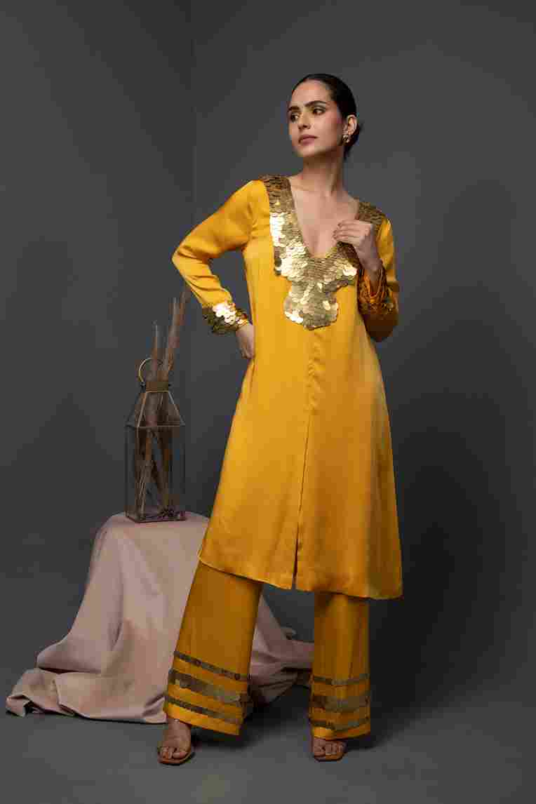 A model showcasing Sunbaording Flapcollar Kurta by Kanika Verma Couture from Kanika Verma Couture's collection