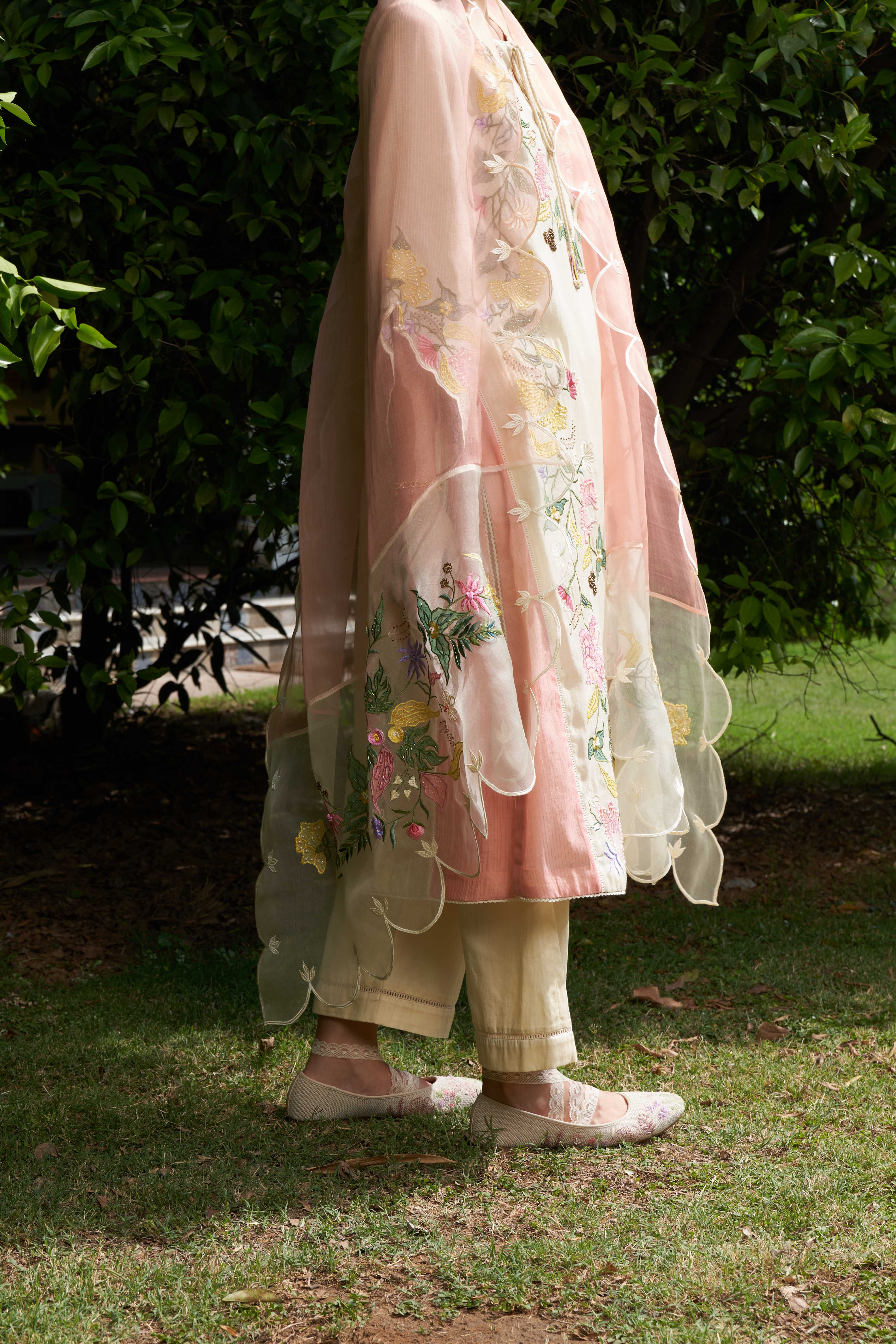 A model showcasing Peach Block Embroidered Organza Dupatta by Nirvair from Nirvair's collection A model showcasing Peach Block Embroidered Organza Dupatta by Nirvair from Nirvair's collection
