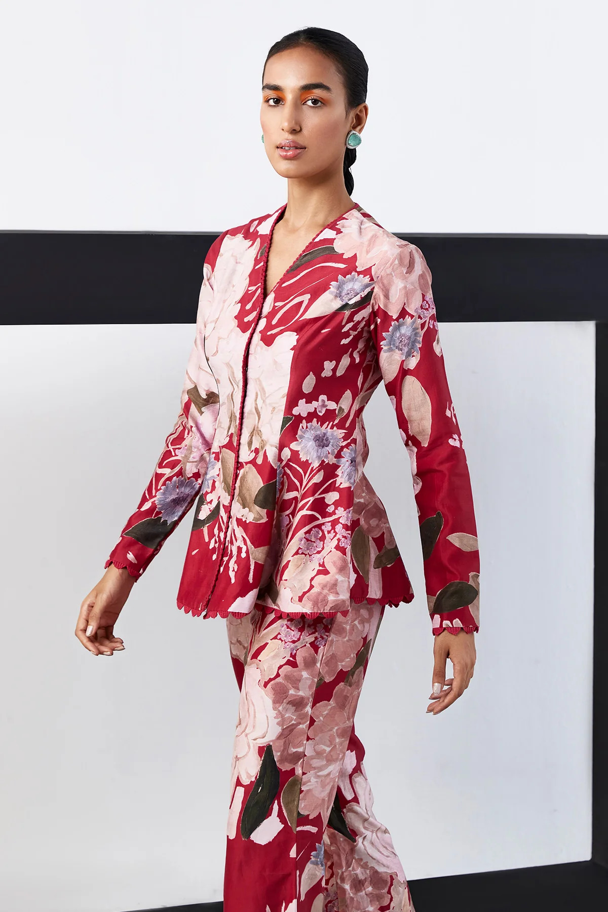 A model showcasing Varda Red Chanderi Coord Set by Ridhi Mehra from Ridhi Mehra's collection A model showcasing Varda Red Chanderi Coord Set by Ridhi Mehra from Ridhi Mehra's collection