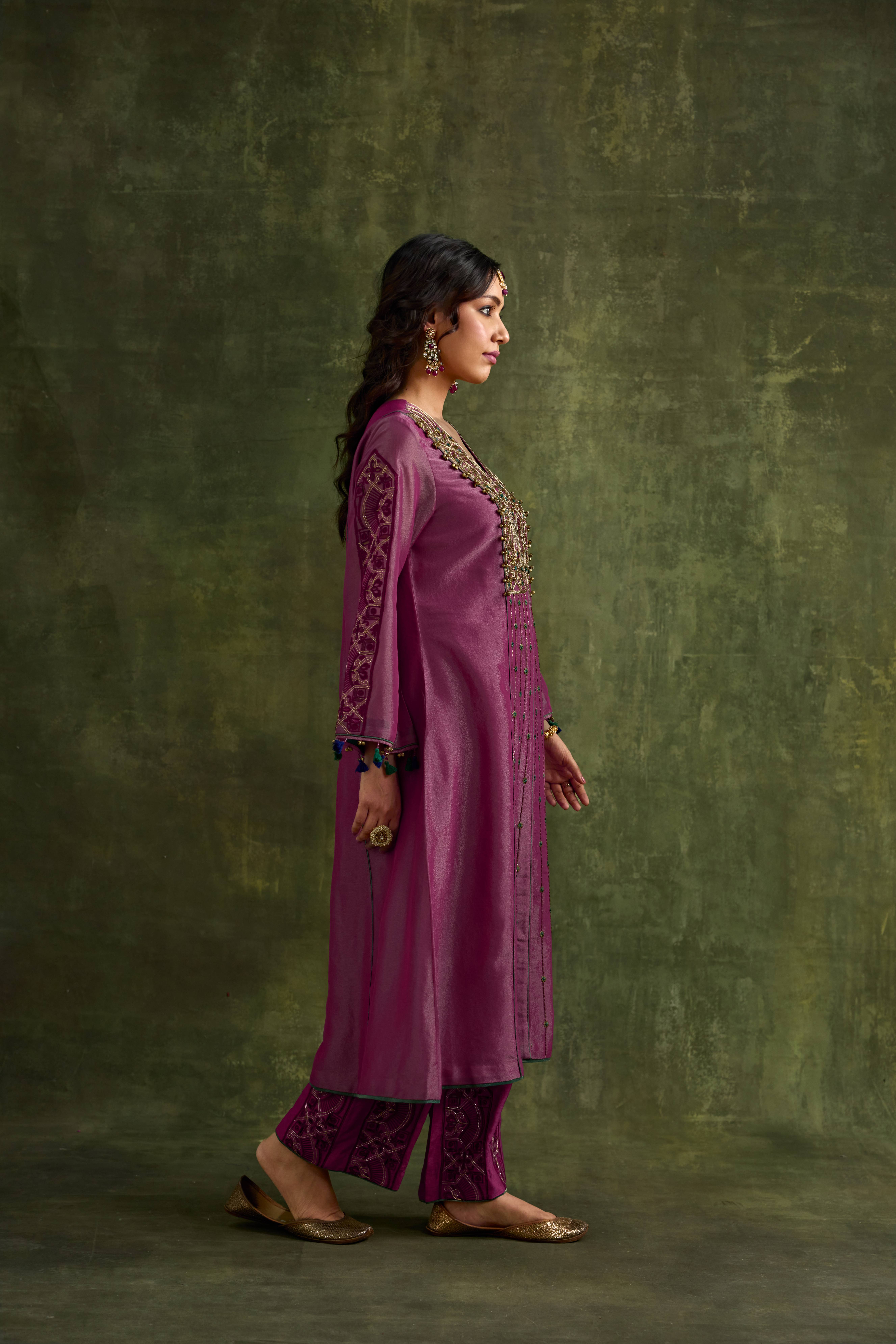 A model showcasing Hasrat Kalidar Tissue Suit Set by Nirvair from Nirvair's collection