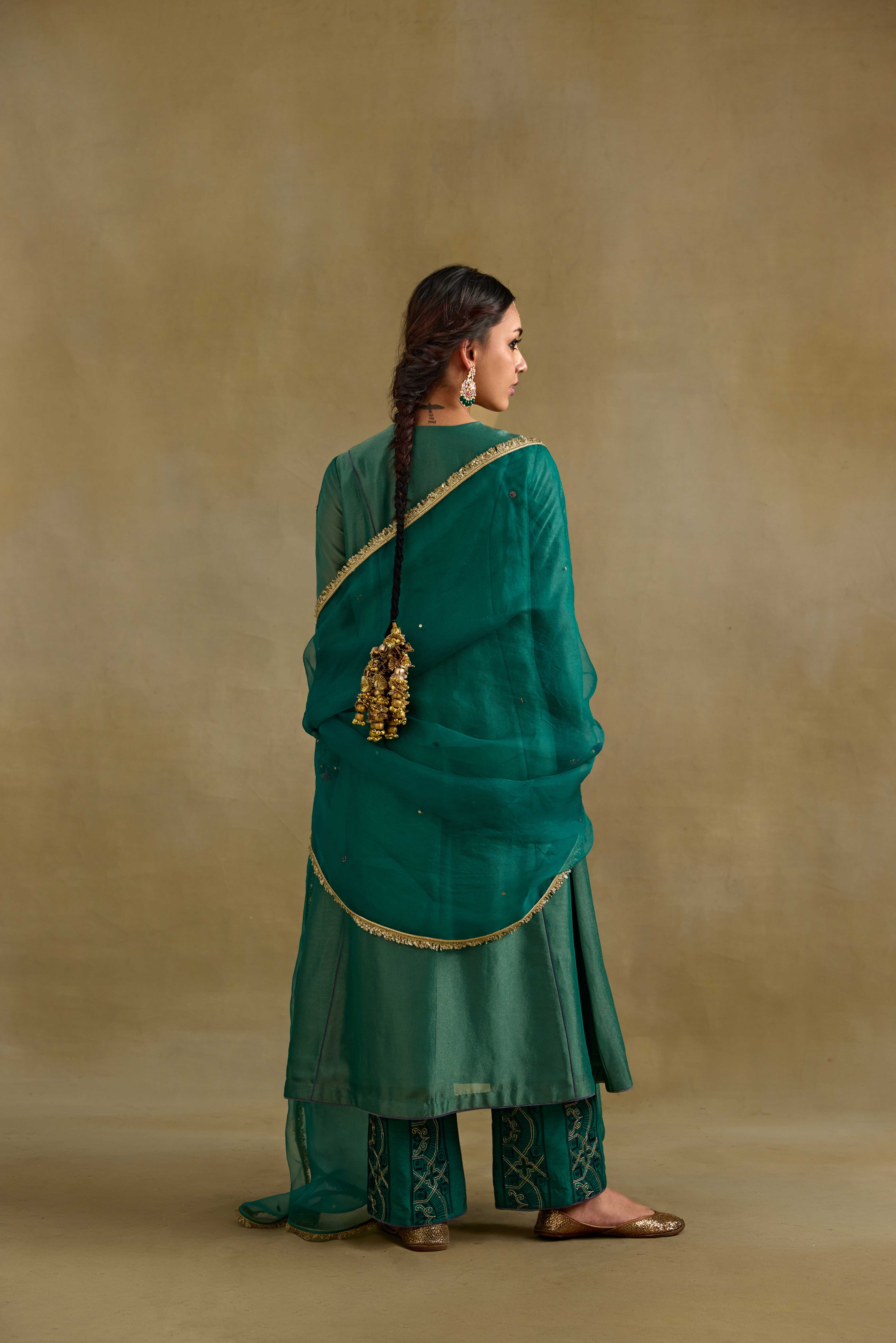 A model showcasing Hasrat Green Dupatta by Nirvair from Nirvair's collection A model showcasing Hasrat Green Dupatta by Nirvair from Nirvair's collection