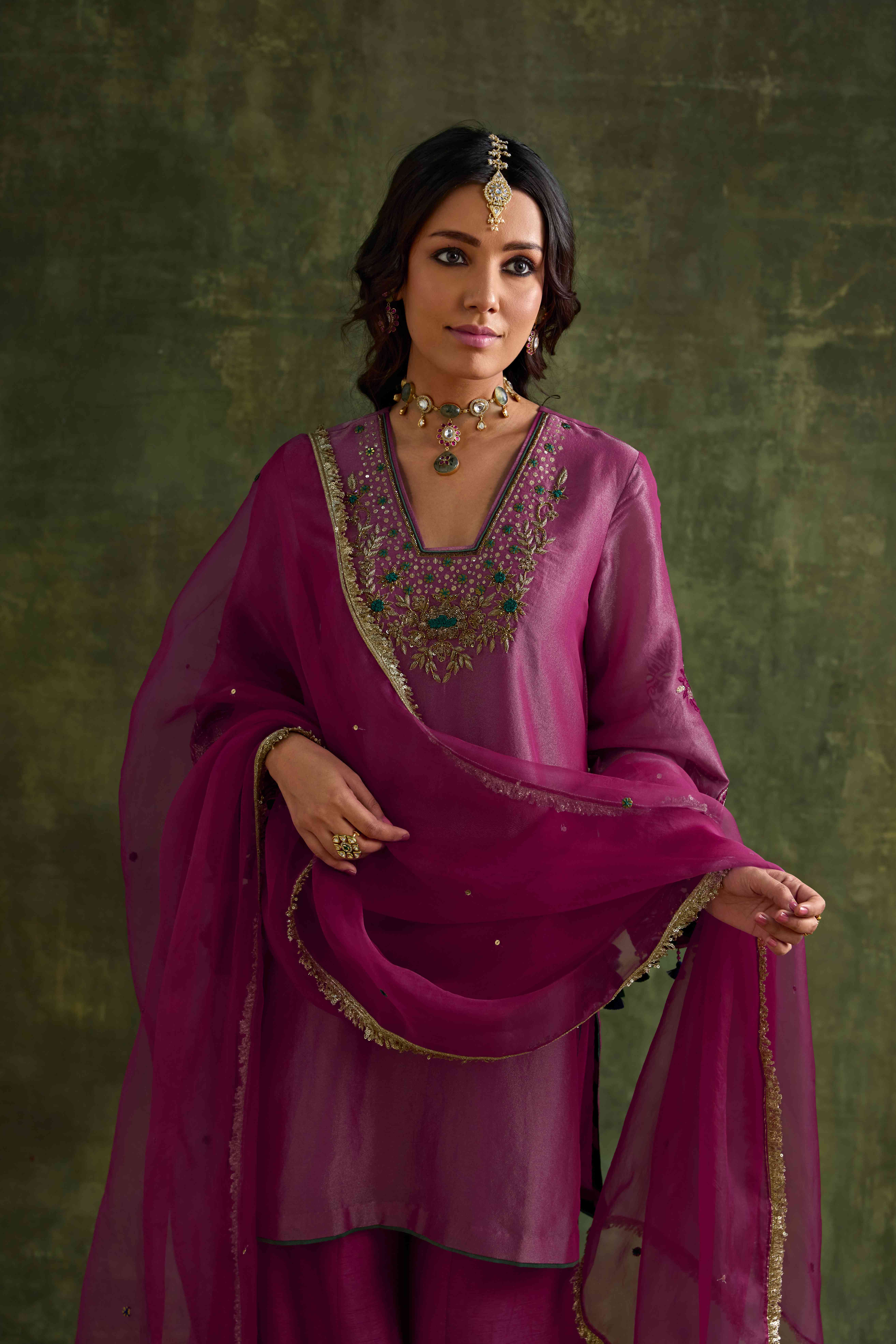 A model showcasing Prisha Organza Pink Dupatta by Nirvair from Nirvair's collection A model showcasing Prisha Organza Pink Dupatta by Nirvair from Nirvair's collection