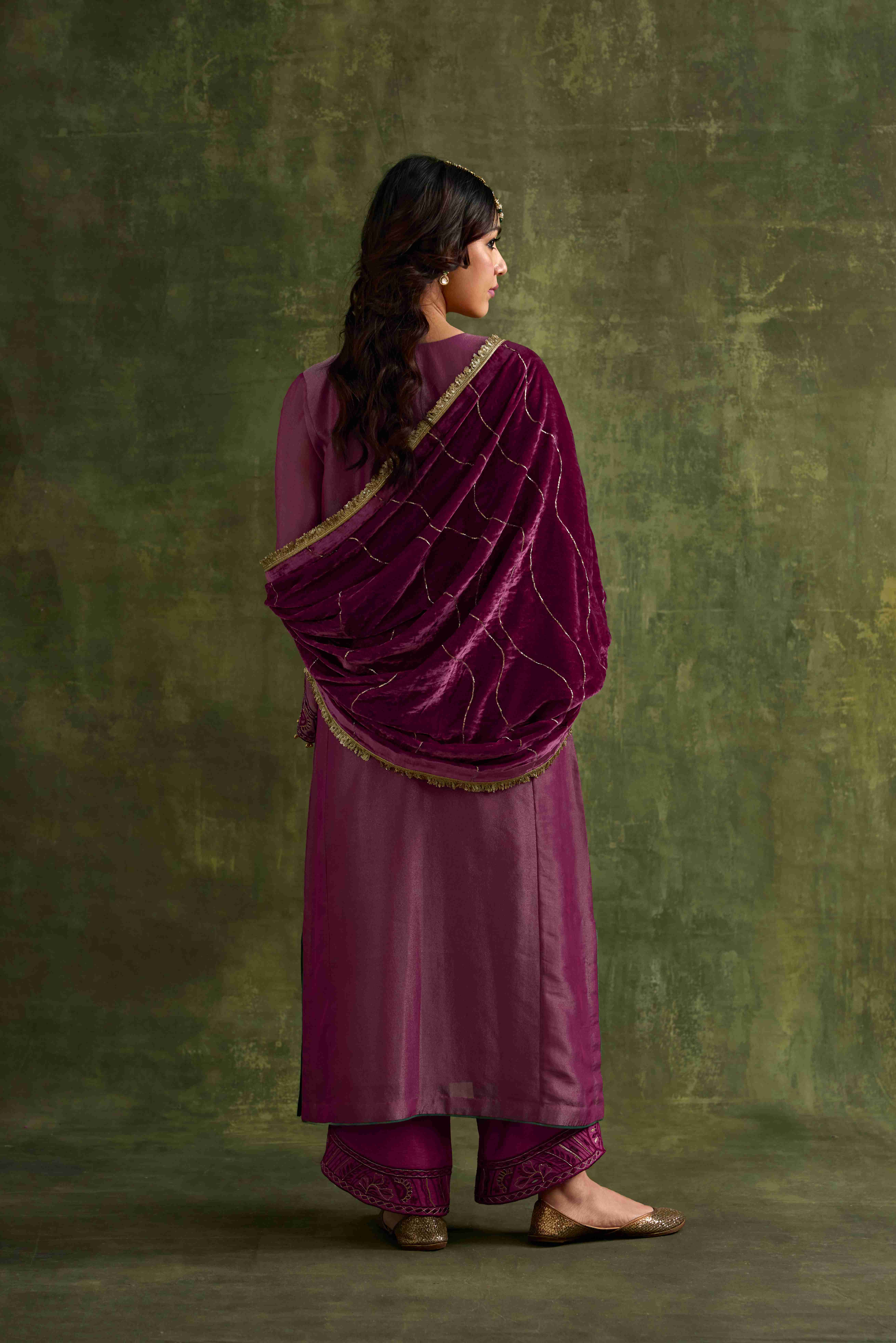 A model showcasing Amber Pink Velvet Doshala by Nirvair from Nirvair's collection A model showcasing Amber Pink Velvet Doshala by Nirvair from Nirvair's collection