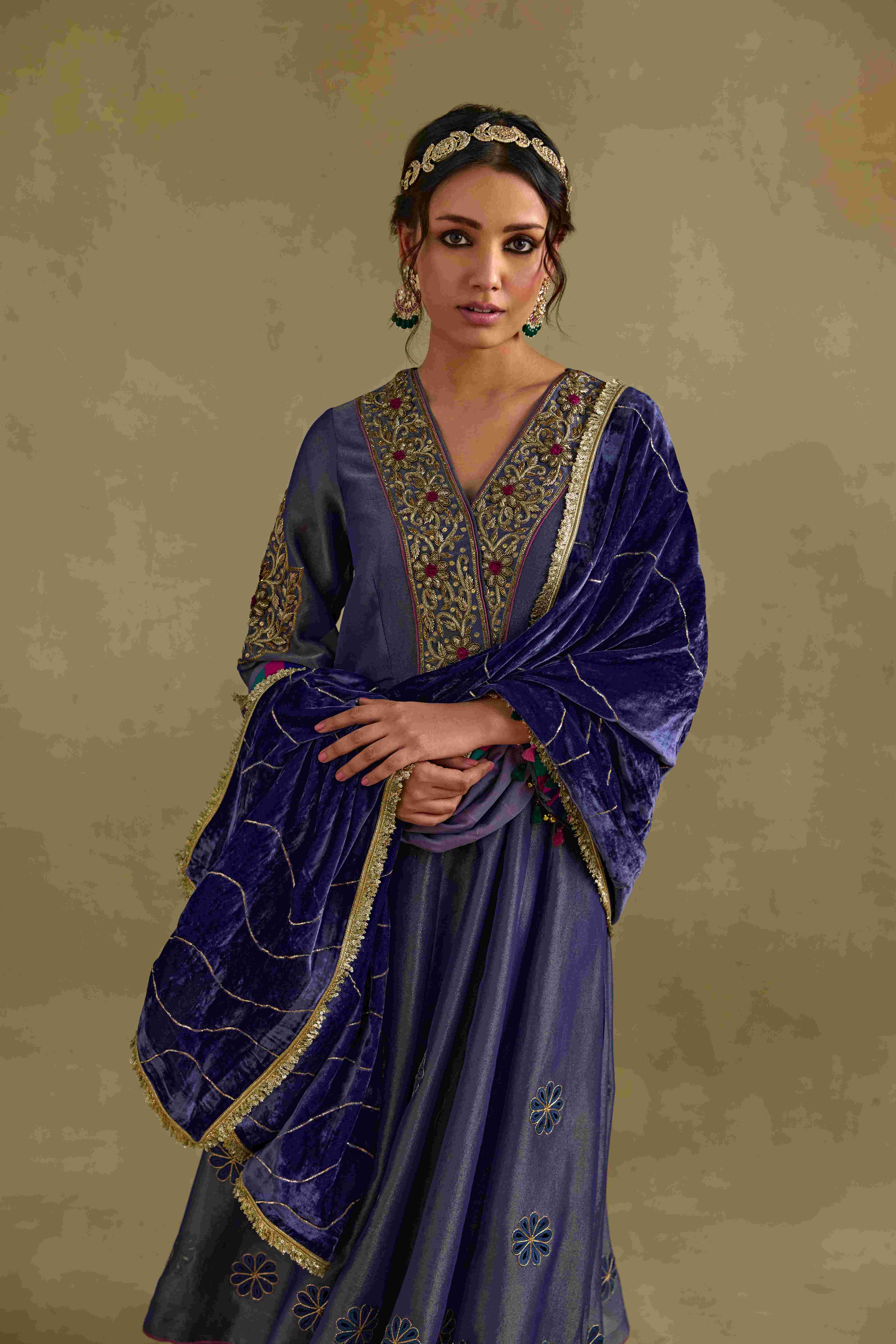 A model showcasing Amreen Velvet Blue Doshala by Nirvair from Nirvair's collection A model showcasing Amreen Velvet Blue Doshala by Nirvair from Nirvair's collection