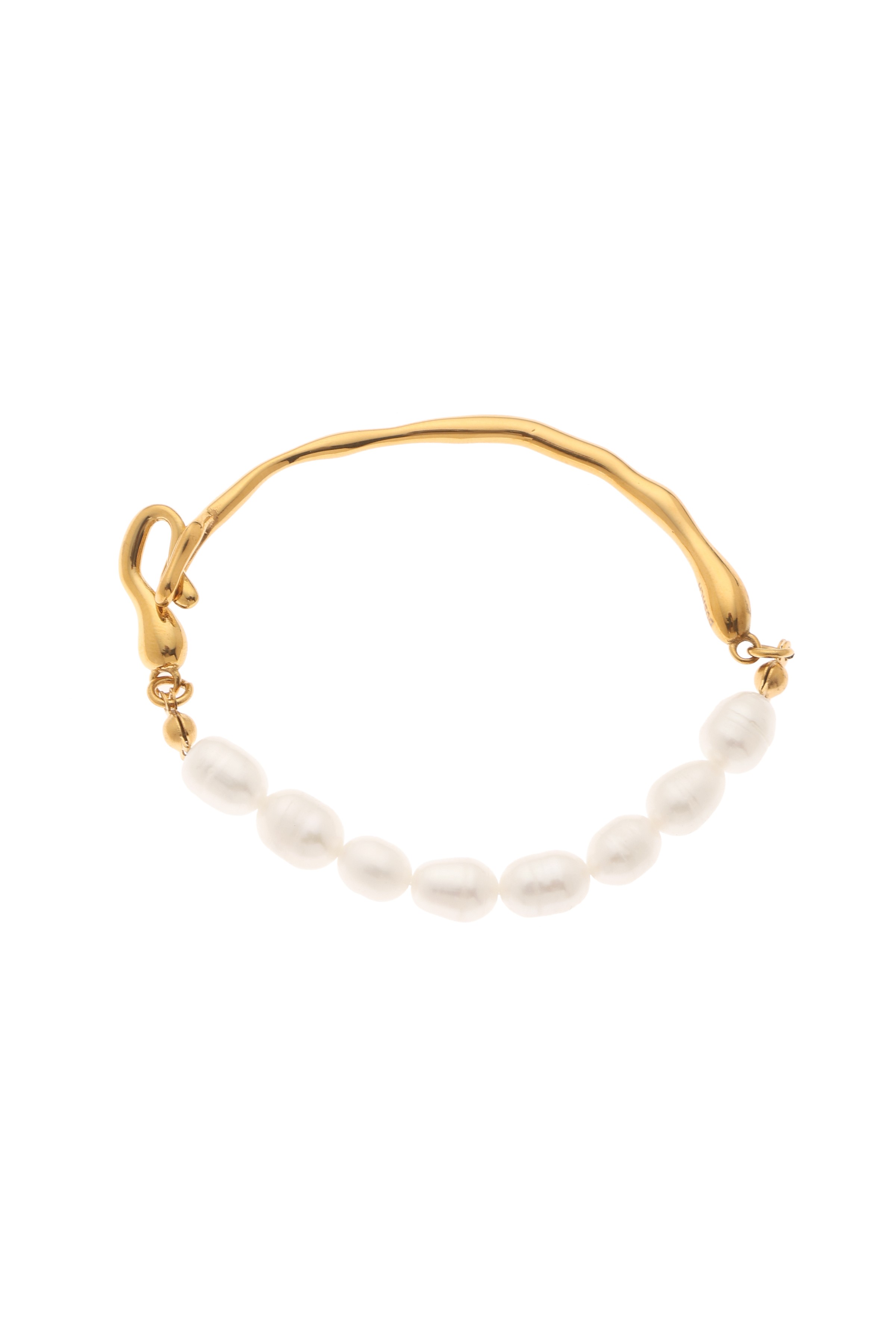 A model showcasing Timeless Pearl Bracelet by Dusala from Dusala's collection A model showcasing Timeless Pearl Bracelet by Dusala from Dusala's collection