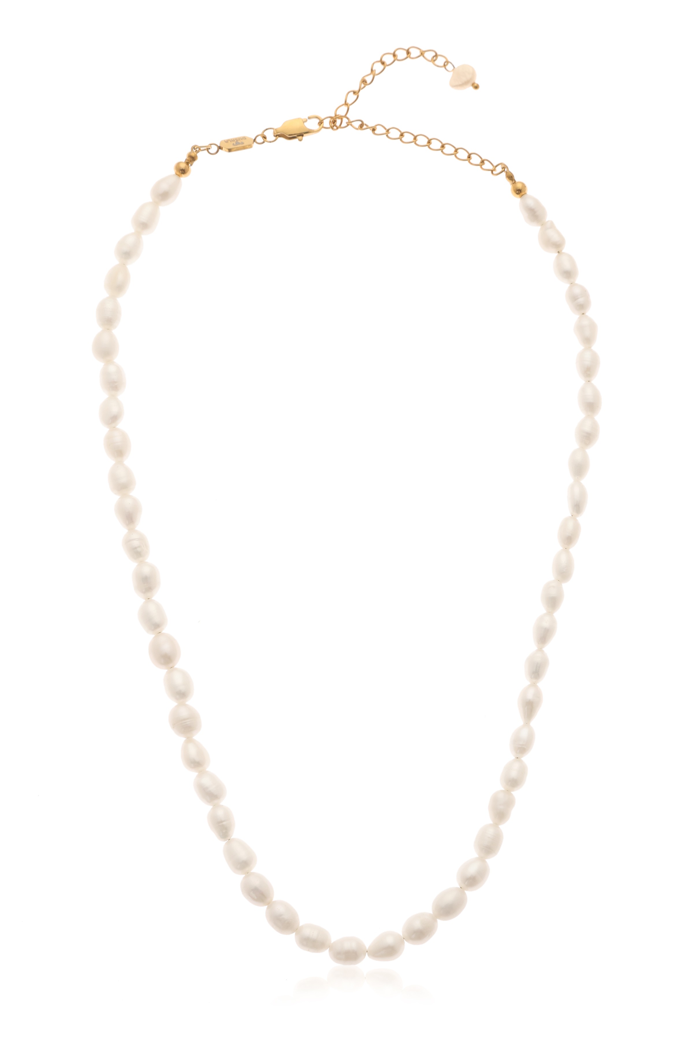 A model showcasing Clavicale Pearl Grace Pendant by Dusala from Dusala's collection A model showcasing Clavicale Pearl Grace Pendant by Dusala from Dusala's collection