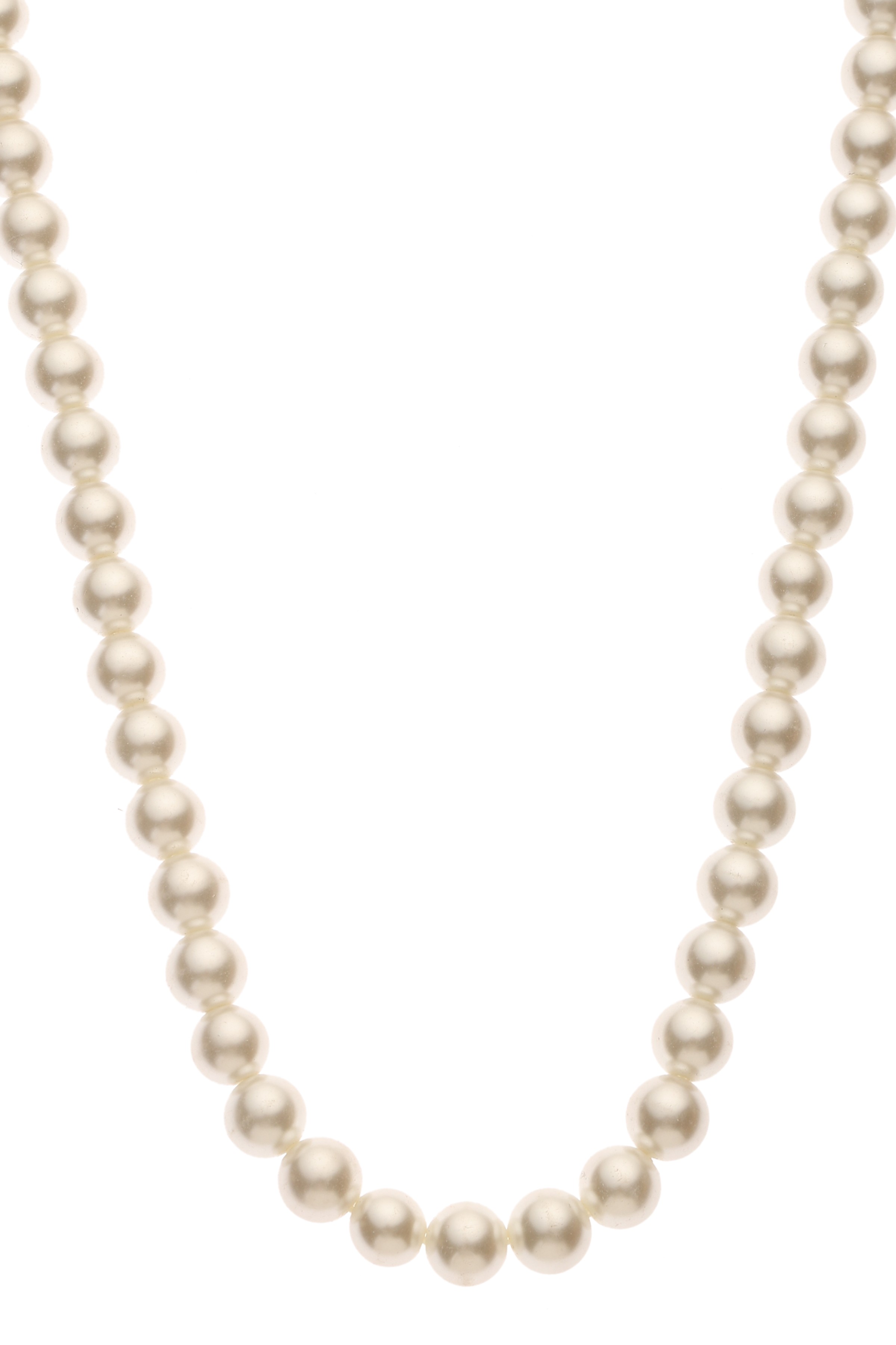 A model showcasing Natural Pearl Necklace by Dusala from Dusala's collection A model showcasing Natural Pearl Necklace by Dusala from Dusala's collection
