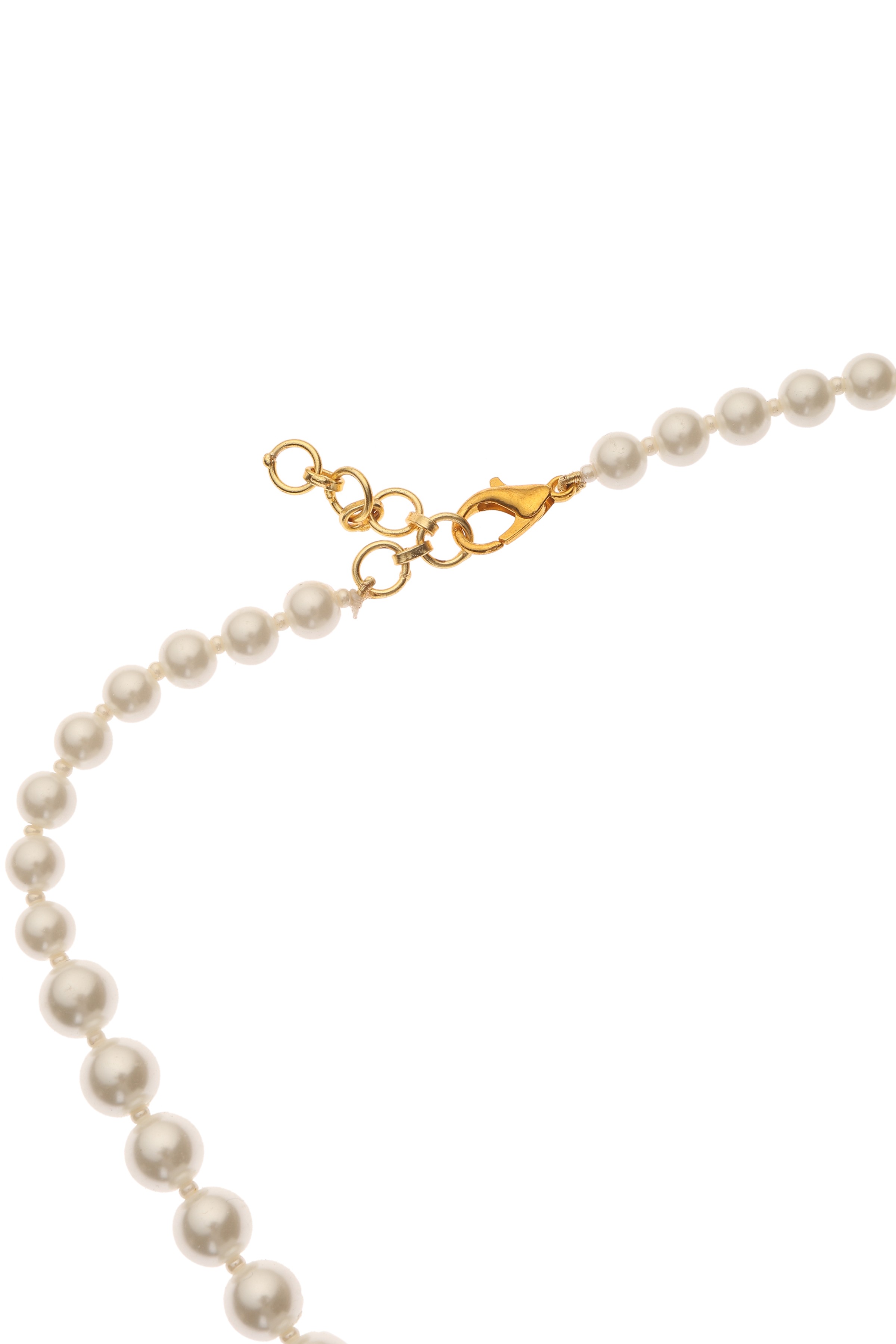 A model showcasing Natural Pearl Necklace by Dusala from Dusala's collection A model showcasing Natural Pearl Necklace by Dusala from Dusala's collection