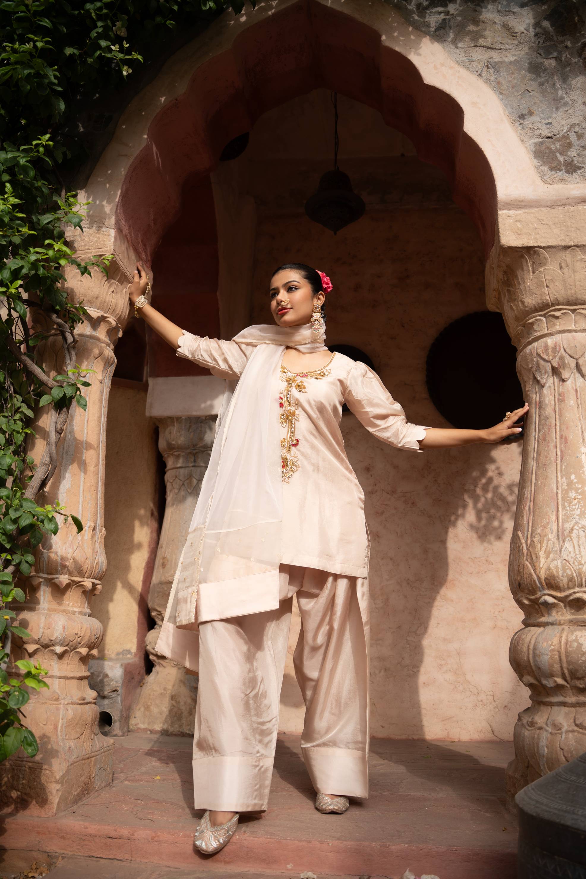 A model showcasing Warm Ivory Handembroidered Farshi Set by Nikunj from Nikunj's collection