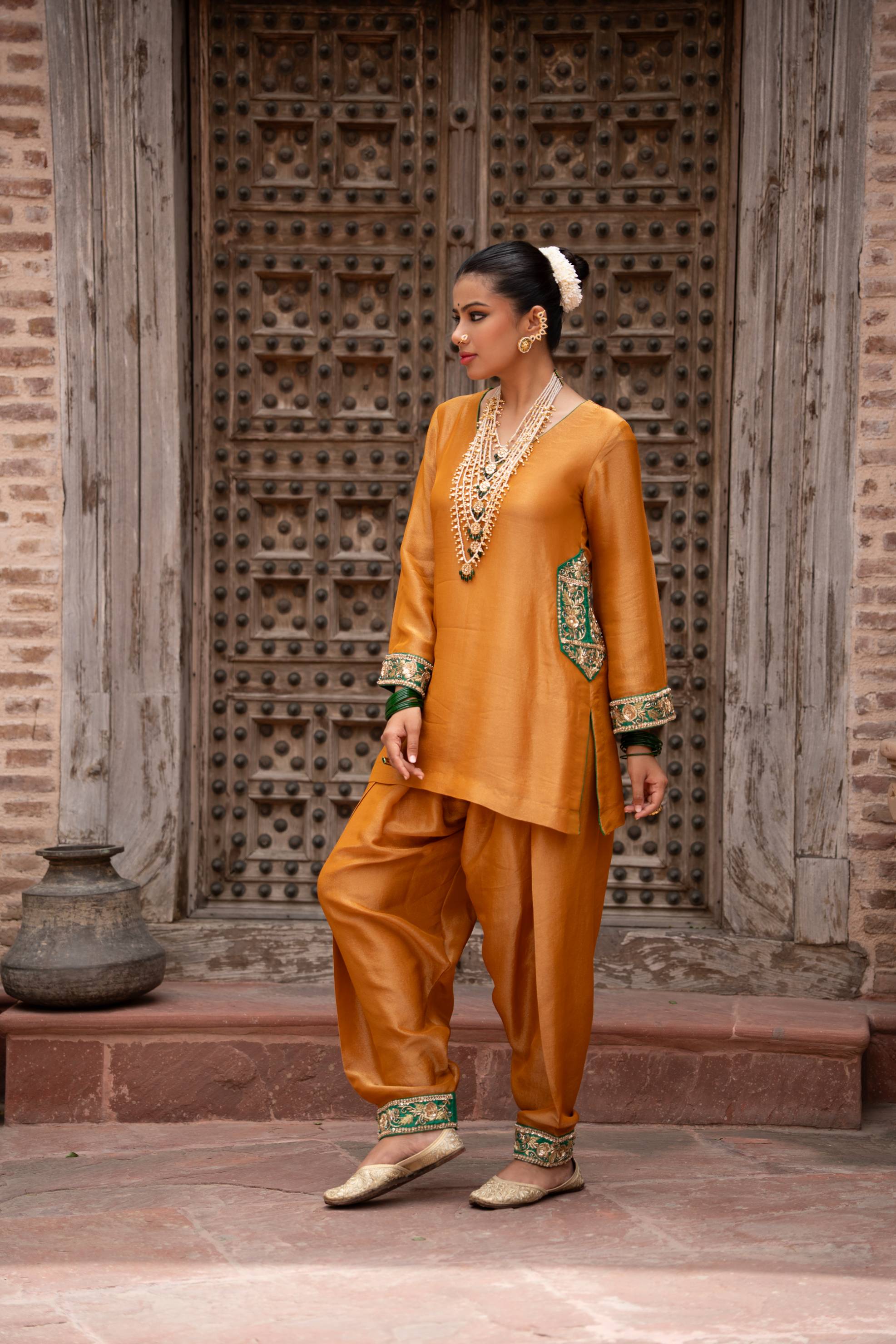 A model showcasing Surmayi Sunehri Handembroidered Balloon Salwar Set by Nikunj from Nikunj's collection