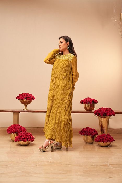 A model showcasing Olive Crush Kurta With Pants by Myra By Anju Narian from Myra By Anju Narian's collection A model showcasing Olive Crush Kurta With Pants by Myra By Anju Narian from Myra By Anju Narian's collection
