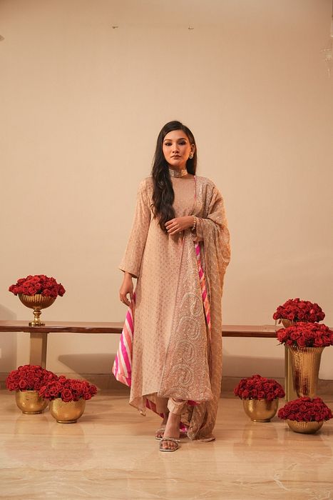 A model showcasing Beige Mukaish Kurta With Heavy Chikan Dupatta by Myra By Anju Narian from Myra By Anju Narian's collection A model showcasing Beige Mukaish Kurta With Heavy Chikan Dupatta by Myra By Anju Narian from Myra By Anju Narian's collection