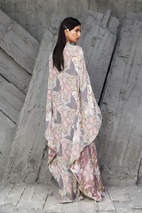 A model showcasing 2 Tone Fluid Kaftan by Ranian from Ranian's collection A model showcasing 2 Tone Fluid Kaftan by Ranian from Ranian's collection