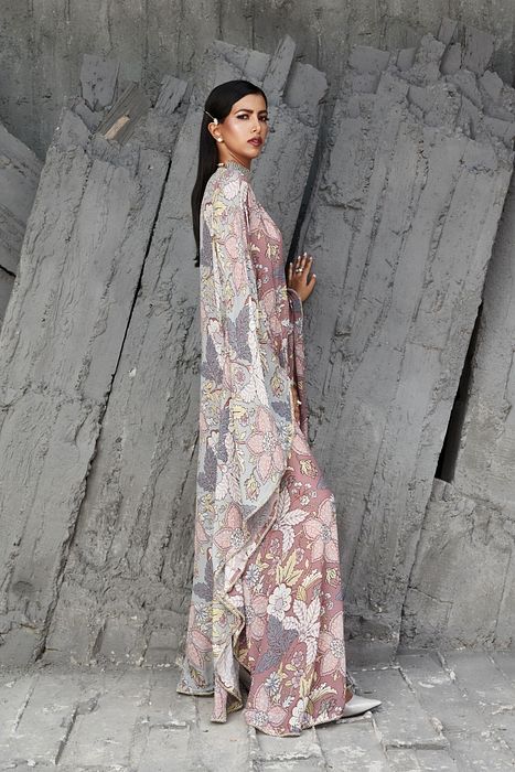 A model showcasing 2 Tone Fluid Kaftan by Ranian from Ranian's collection A model showcasing 2 Tone Fluid Kaftan by Ranian from Ranian's collection