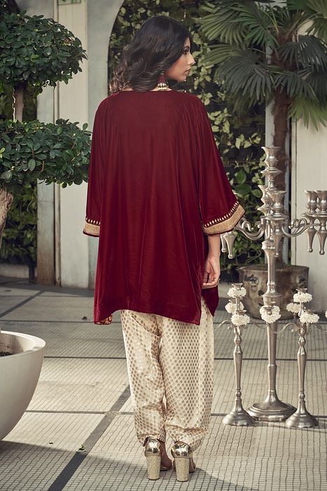 A model showcasing Mahroon Velvet Kurta Set by Ranian from Ranian's collection A model showcasing Mahroon Velvet Kurta Set by Ranian from Ranian's collection