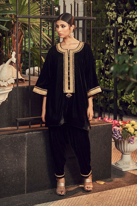 A model showcasing Black Velvet Kurta Set by Ranian from Ranian's collection A model showcasing Black Velvet Kurta Set by Ranian from Ranian's collection