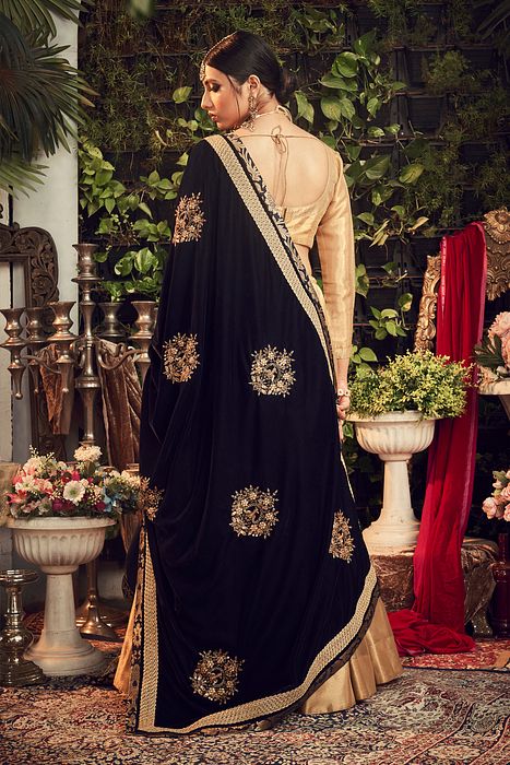 A model showcasing Oxidised Gold Lengha Set With Velvet Dupatta Shawl by Ranian from Ranian's collection A model showcasing Oxidised Gold Lengha Set With Velvet Dupatta Shawl by Ranian from Ranian's collection
