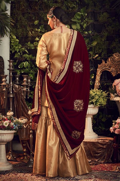 A model showcasing Garara Set With Velvet Dupatta by Ranian from Ranian's collection A model showcasing Garara Set With Velvet Dupatta by Ranian from Ranian's collection