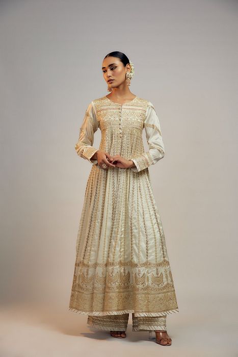A model showcasing Golconda White Suhana Angrakha Set by Gopi Vaid from Gopi Vaid's collection