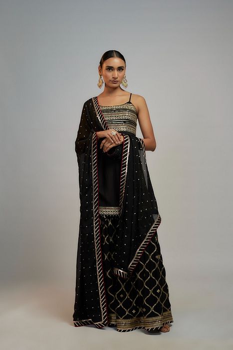 A model showcasing Golconda Black Aarva Strappy Set by Gopi Vaid from Gopi Vaid's collection