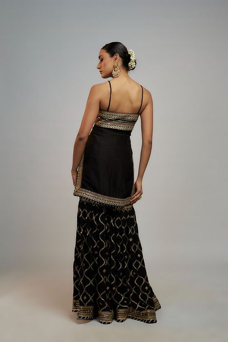 A model showcasing Golconda Black Aarva Strappy Set by Gopi Vaid from Gopi Vaid's collection