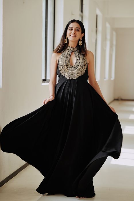 A model showcasing Karishma Mehta In Black Golconda Fana Gown by Gopi Vaid from Gopi Vaid's collection