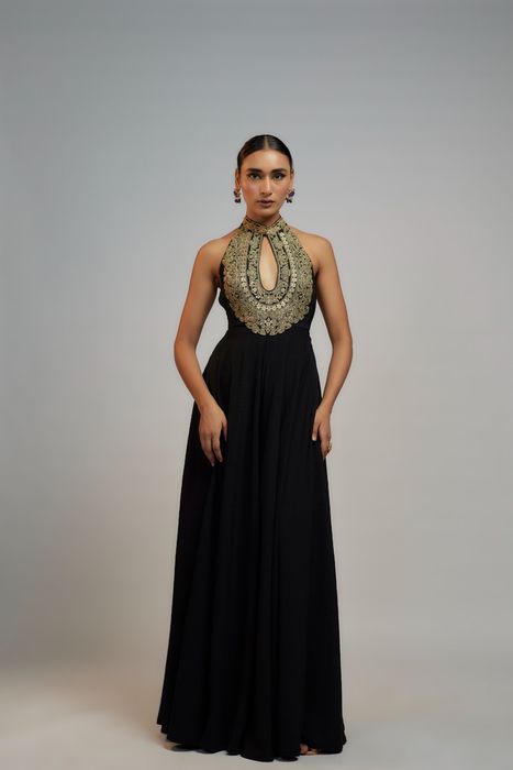 A model showcasing Karishma Mehta In Black Golconda Fana Gown by Gopi Vaid from Gopi Vaid's collection