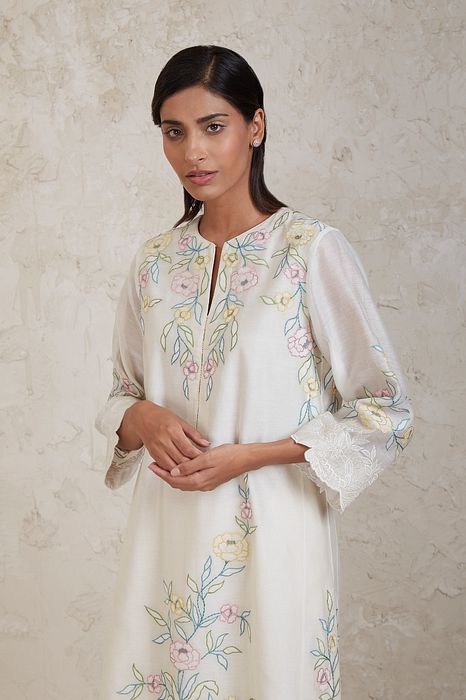 A model showcasing Aima Off White A Line Kurta Set by Sue Mue from Sue Mue's collection