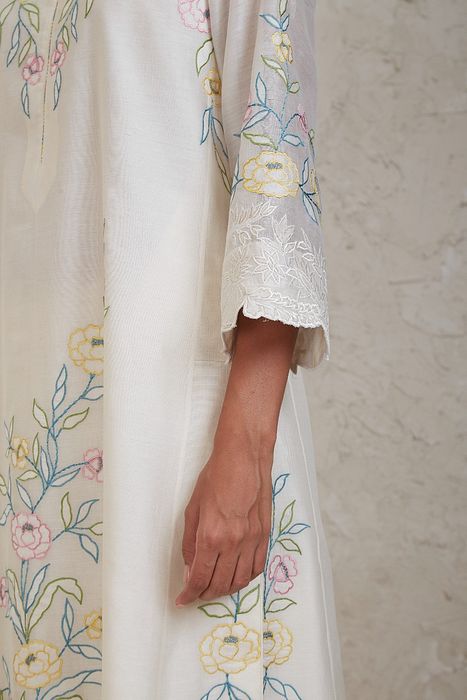 A model showcasing Aima Off White A Line Kurta Set by Sue Mue from Sue Mue's collection
