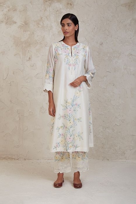 A model showcasing Aima Off White A Line Kurta Set by Sue Mue from Sue Mue's collection
