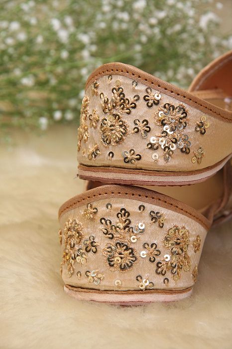 A model showcasing Golden Blooms Sequin Shines by Farozaan from Farozaan's collection