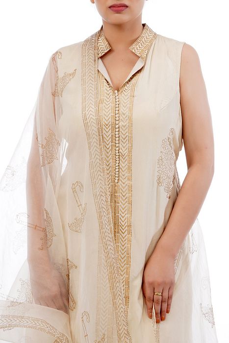 A model showcasing Offwhite Metallic Print Sharara With Long Shirt by Shruti S Label from Shruti S Label's collection