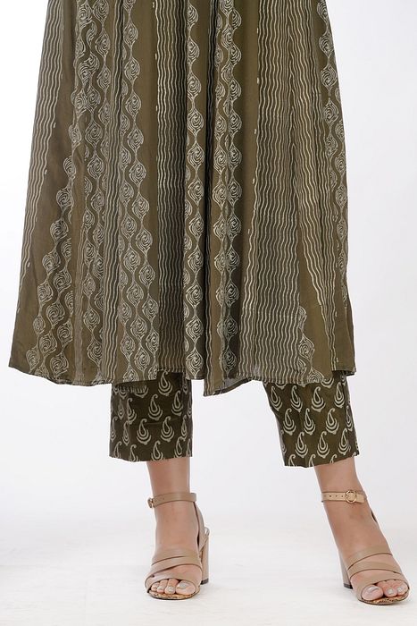A model showcasing Hand Painted Kalidaar Suit by Shruti S Label from Shruti S Label's collection