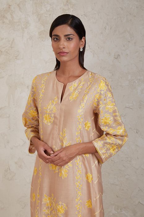 A model showcasing Hanan Beige Kurta Set by Sue Mue from Sue Mue's collection