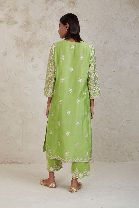 A model showcasing Hanan Green Kurta Set by Sue Mue from Sue Mue's collection