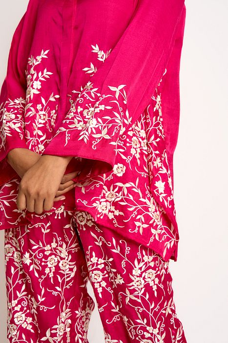 A model showcasing Rani Pink Alaya Twin Set by Ashtar from Ashtar's collection