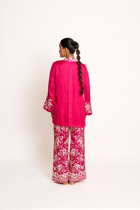A model showcasing Rani Pink Alaya Twin Set by Ashtar from Ashtar's collection
