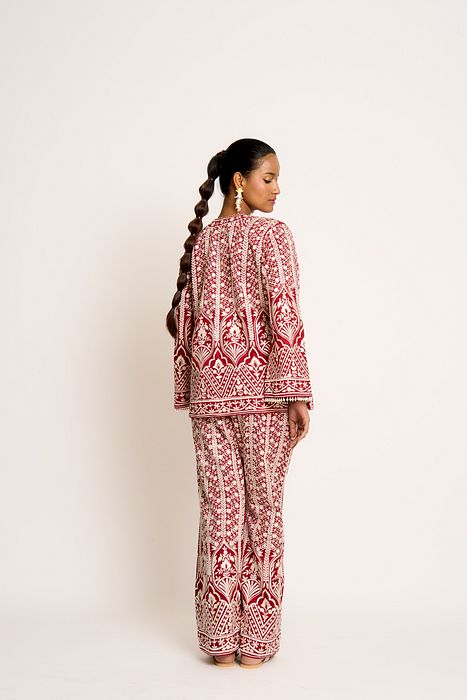 A model showcasing Aisha Twin Set by Ashtar from Ashtar's collection